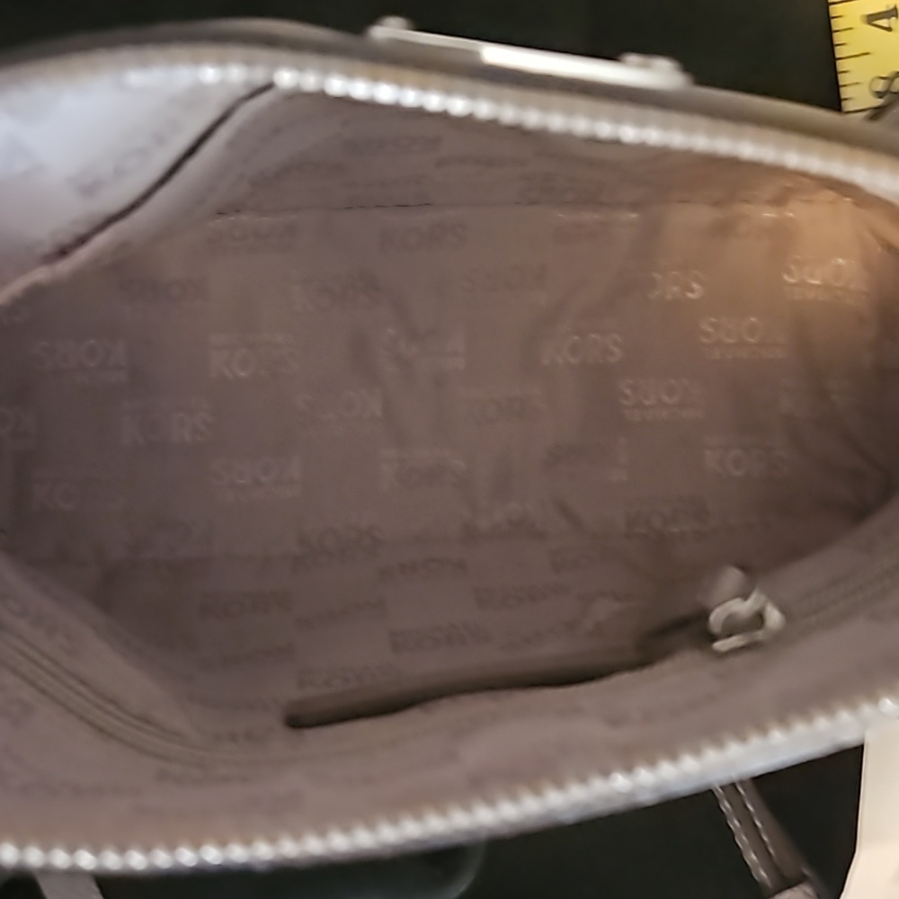 Michael Kors Cindy Dome Crossbody Purse in Light Gray NWOT - Picture 12 of 16